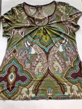 EUC Crew Knit Wear Women's Green Paisley Tee with Teal/Brown Accents Size Large